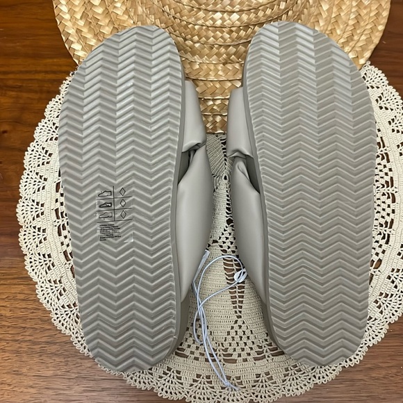 H&M Slides and Wallet Bundles - Picture 4 of 11